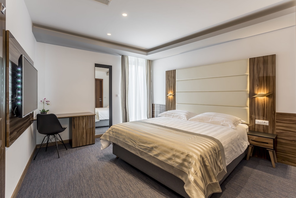 Deluxe Double or Twin Room - Photo 1