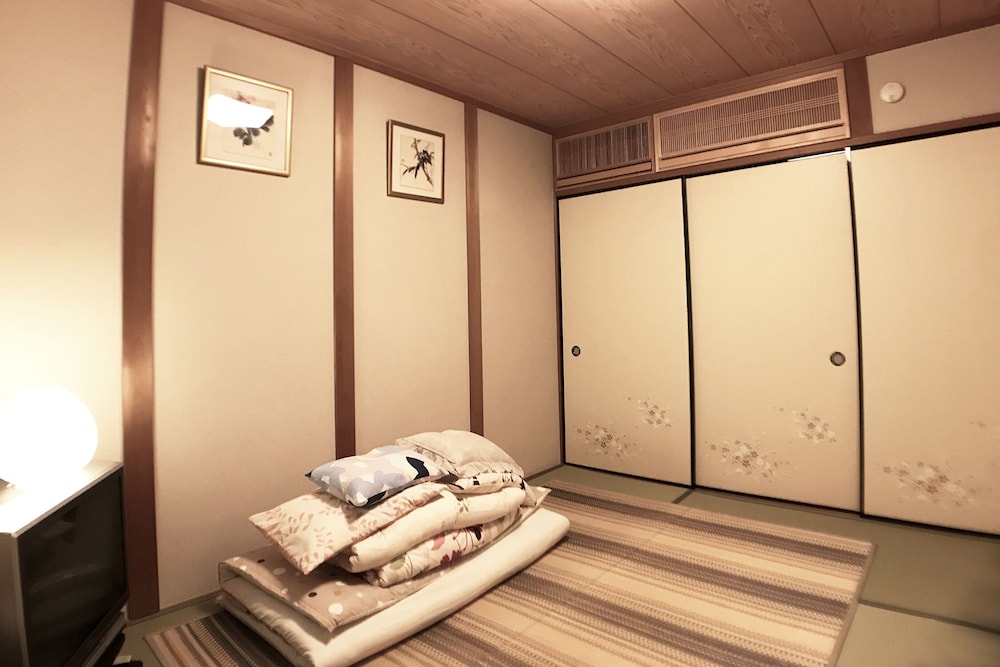 Premier Triple Room, Shared Bathroom photo 3