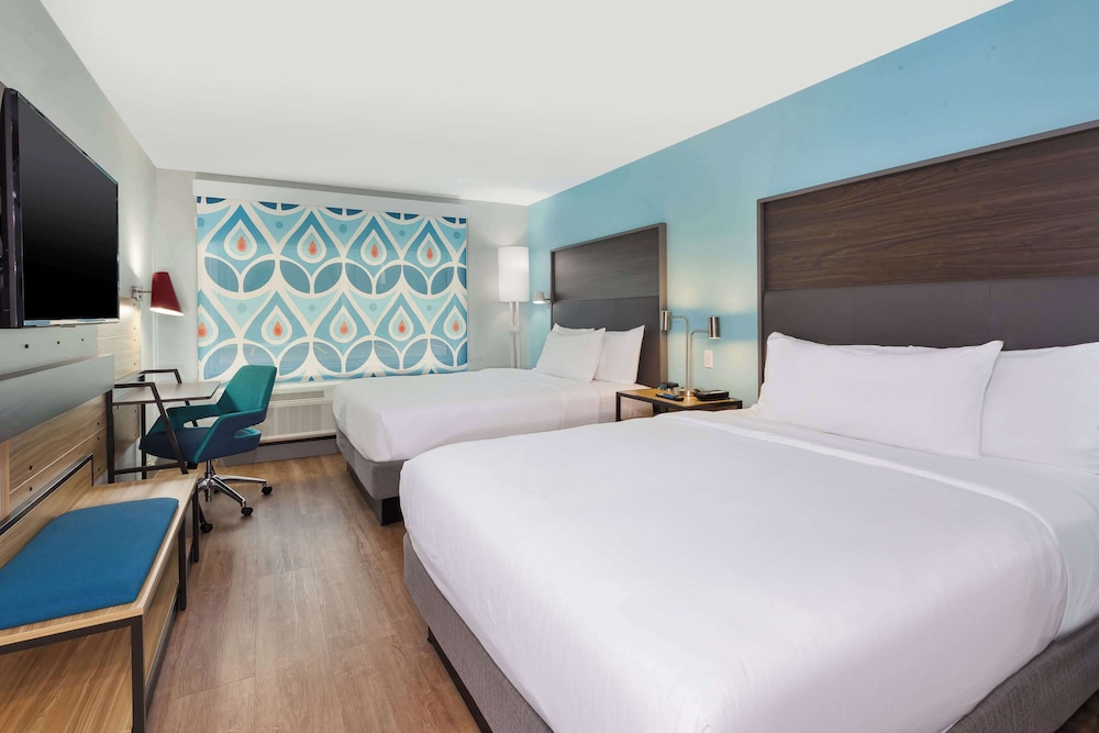 Room, 2 Queen Beds - Photo 3