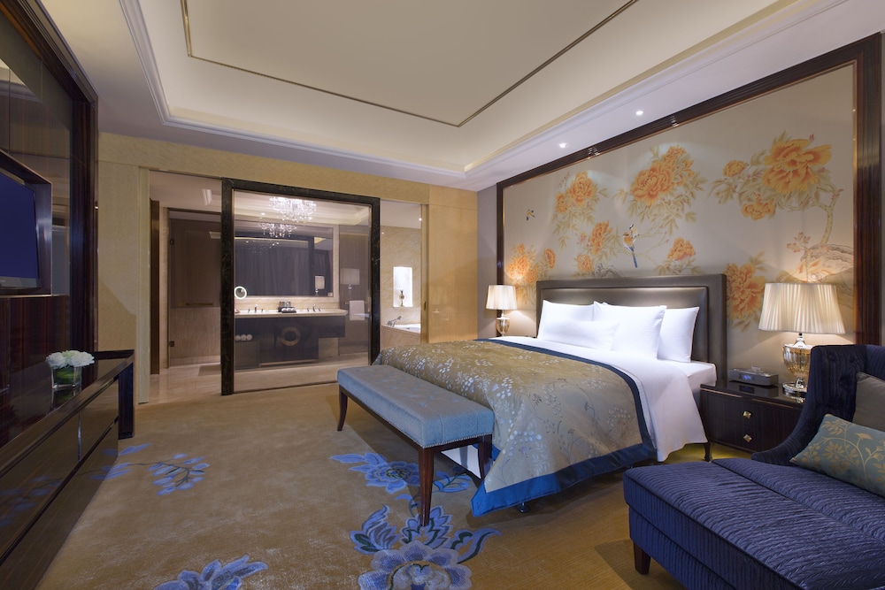 Grand Deluxe King Room