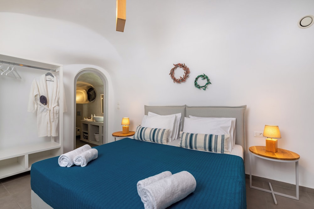 Traditional Quadruple Room, Courtyard View