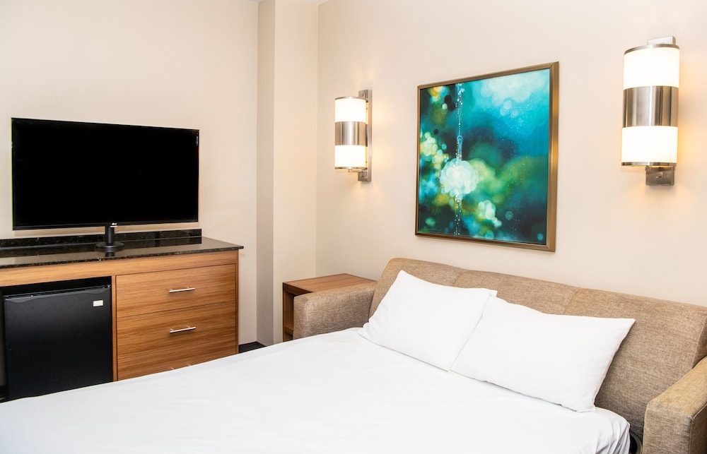 Room, Multiple Beds (High Floor)