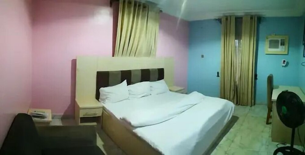 Deluxe Room, Balcony, City View photo 3