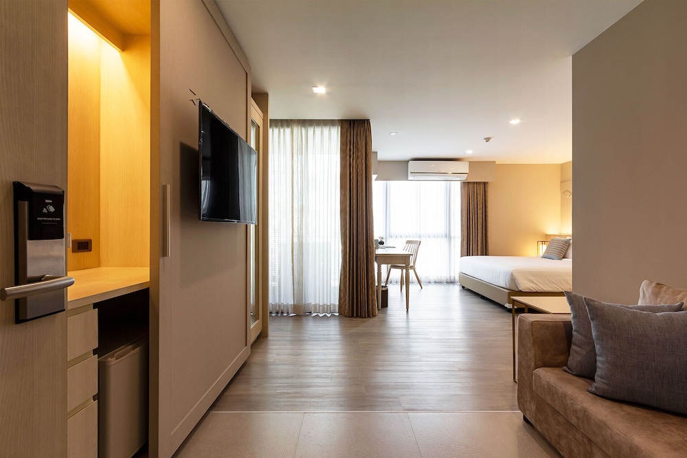 Deluxe Double Room, 1 King Bed - Photo 3