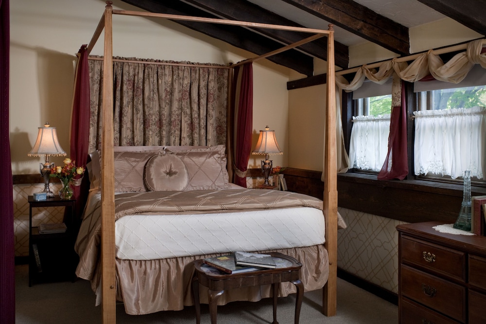 Paris Suite (Using stairs is required for this guest room) photo 1