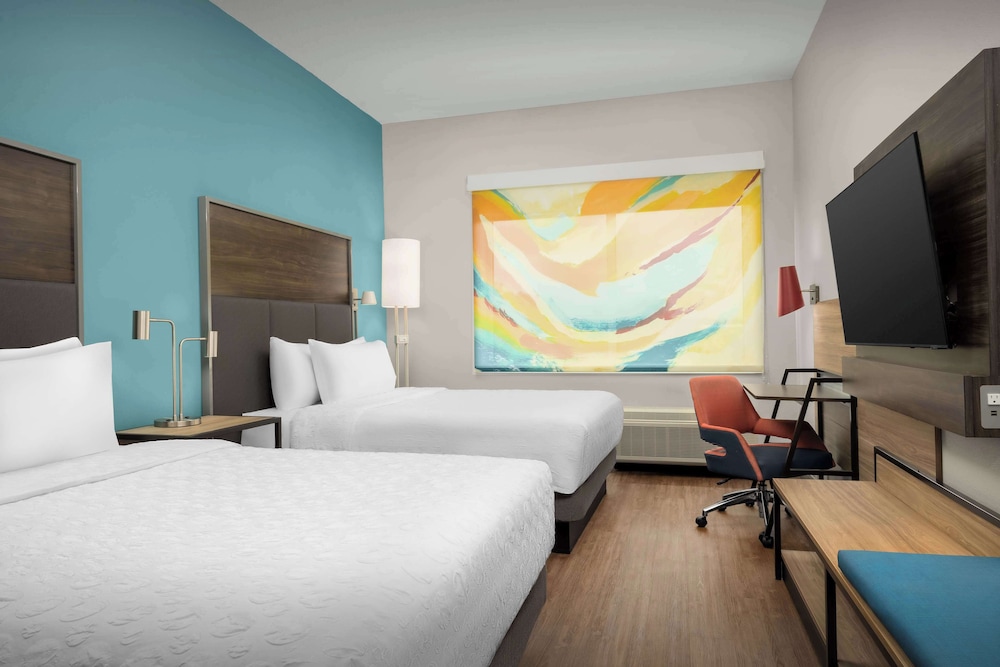 Room, 2 Queen Beds, Bathtub - Photo 3