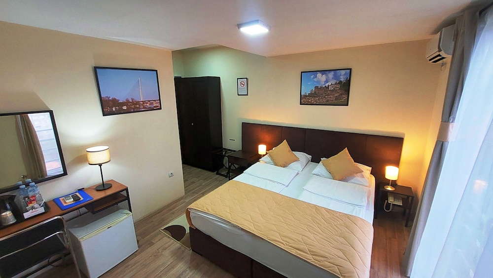 Standard Double Room, 1 Bedroom - Photo 9
