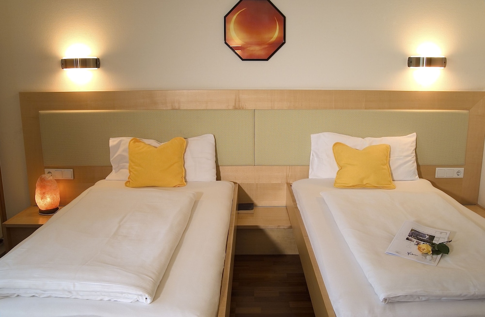 Standard Double or Twin Room - Photo 11