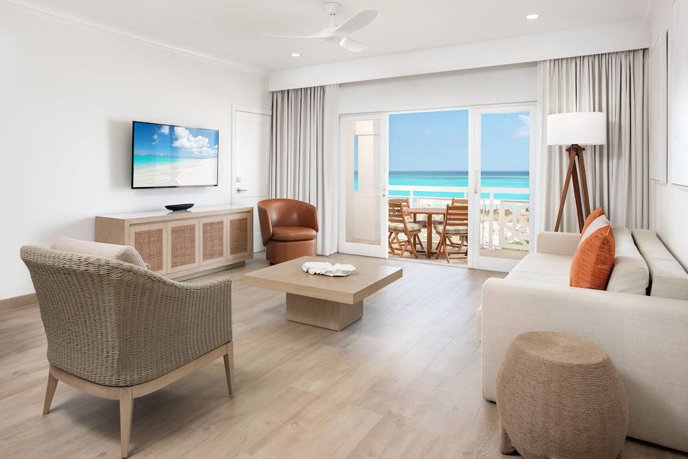 Deluxe Suite, 1 Bedroom, Oceanfront (Recently Renovated) - Photo 2