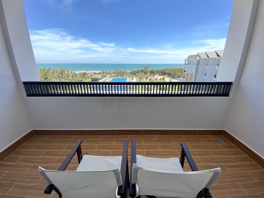 Panoramic Room, 1 Queen Bed, Sea View photo 3