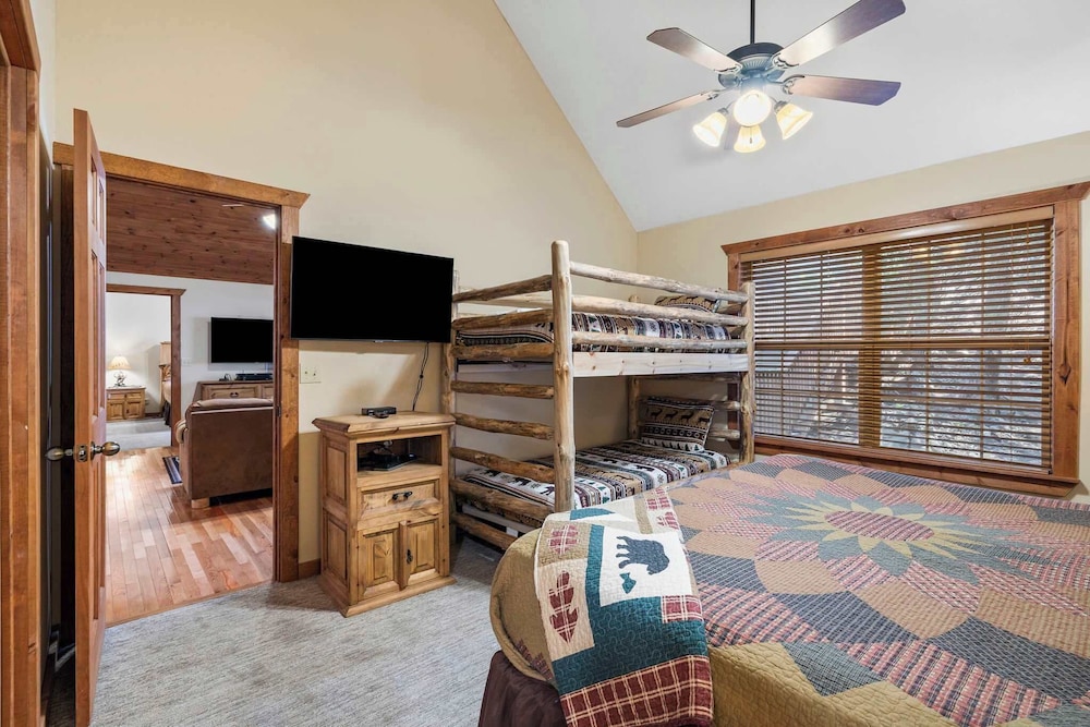 Cabin, Multiple Beds, Patio, Garden View (Milby Hideaway) photo 2