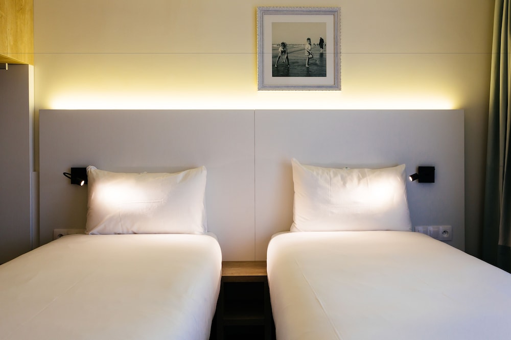 Classic Twin Room, 2 Twin Beds photo 3
