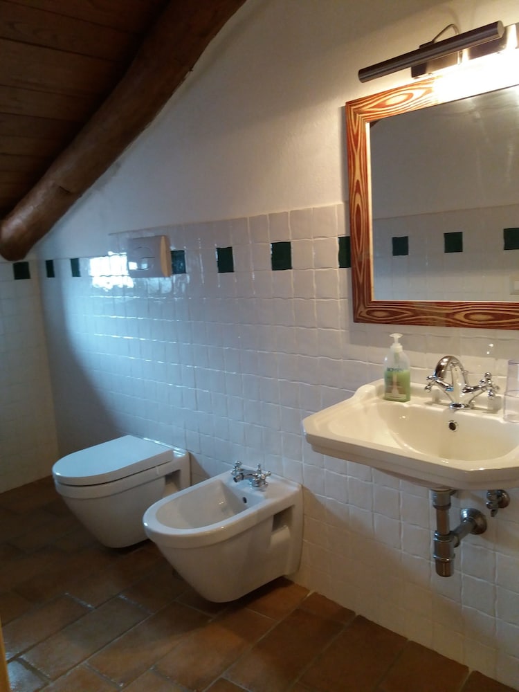 Twin Room - Photo 2