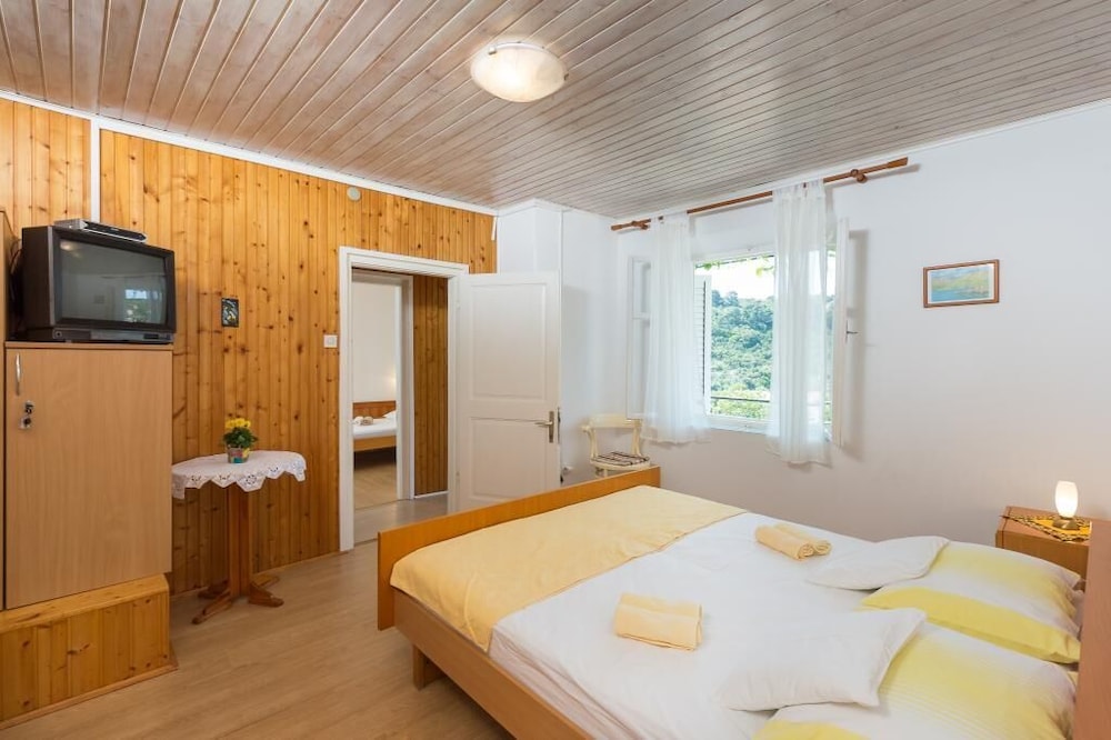 Apartment (1 Bedroom apt, balcony, sea view)