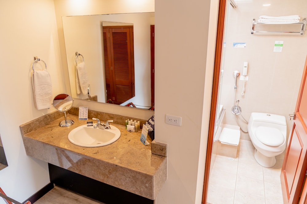 Grand Suite, 1 King Bed, Hot Tub - Photo 2