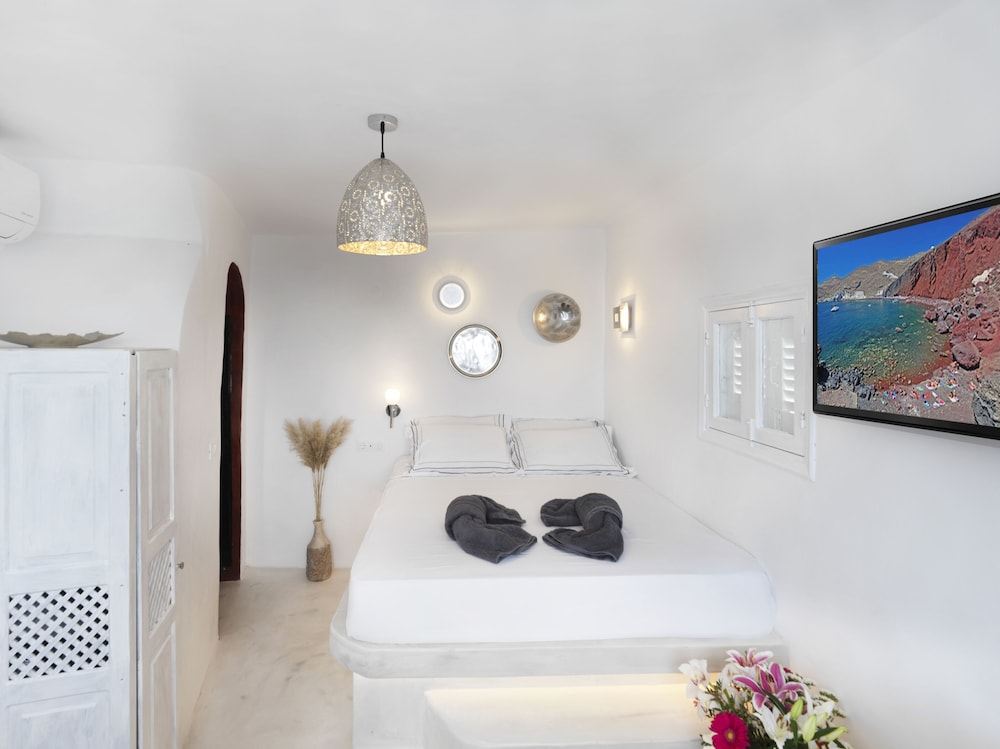 Exclusive Studio Suite, 1 Queen Bed, Hot Tub, Sea View