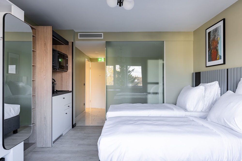 Large Studio with Kitchenette - Twin Bed - Photo 4