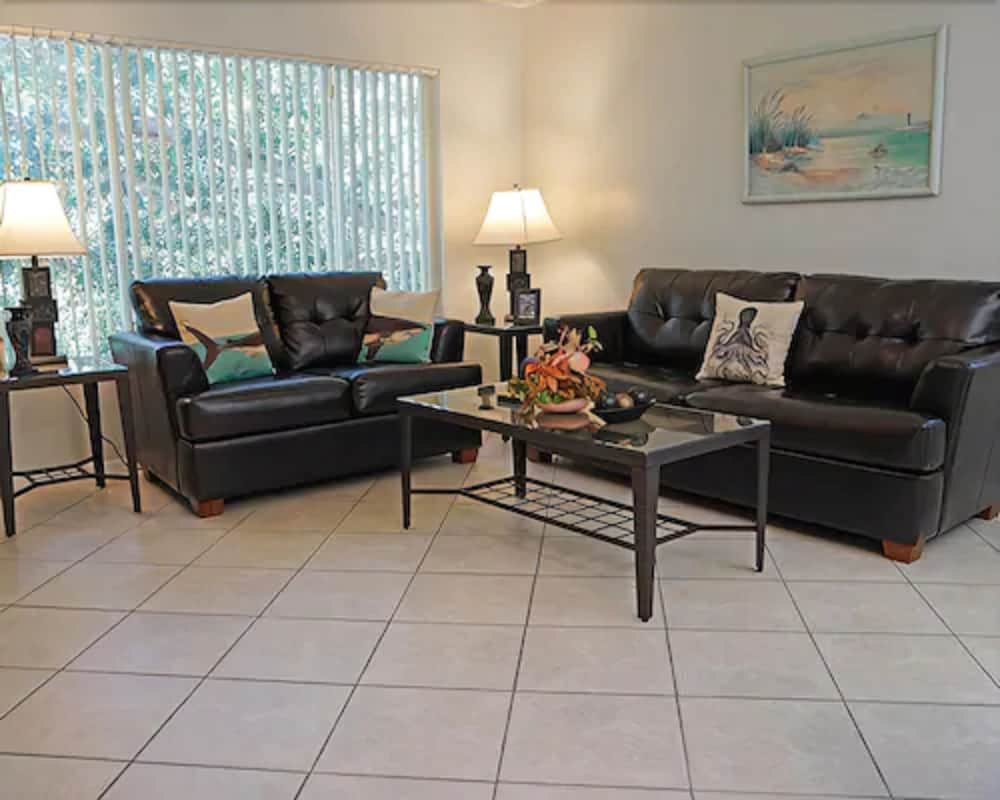 Condo, 2 Bedrooms photo 3
