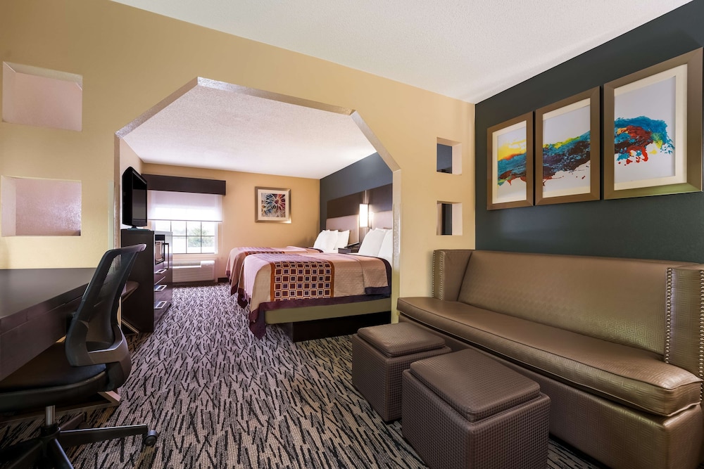 Suite, 2 Queen Beds, Non Smoking, Refrigerator & Microwave (with Sofabed) - Photo 1