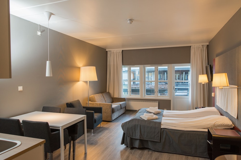 Family Room, Multiple Beds