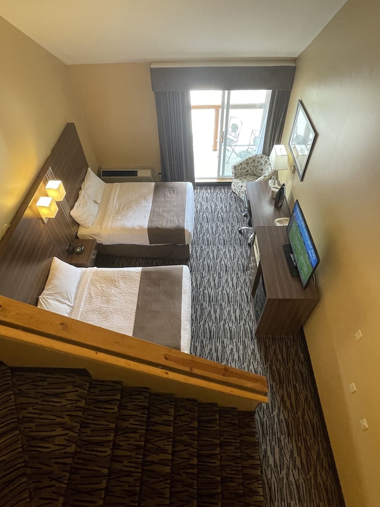 Family Suite (No Pets) - Photo 3