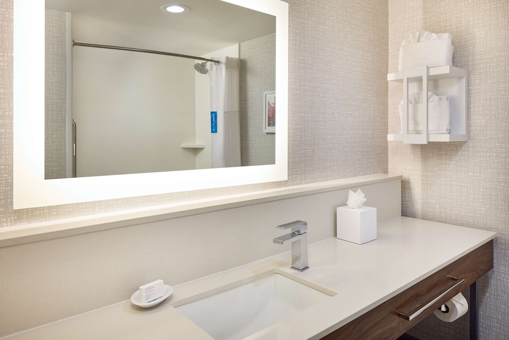 Room, 2 Queen Beds, Bathtub (Bathtub) photo 3