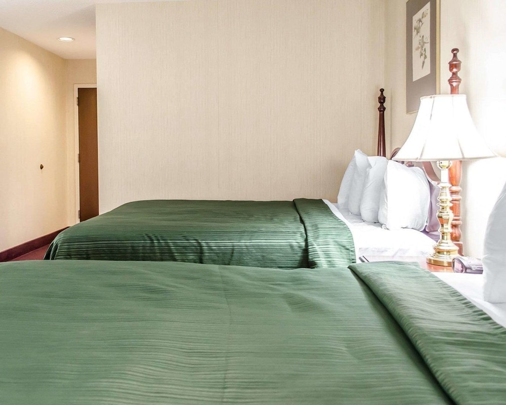 Standard Room, 2 Queen Beds, Non Smoking photo 3
