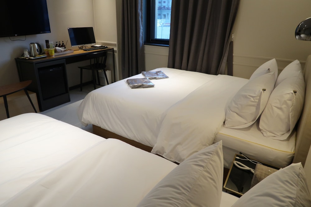 Basic Twin Room - Photo 6