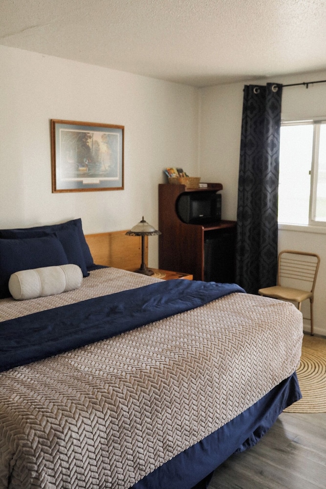 Classic Room, 1 King Bed photo 1
