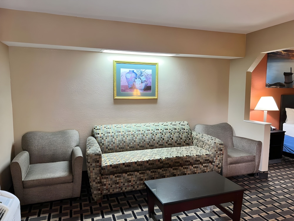Suite, 1 King Bed, Non Smoking (Oversize) - Photo 4