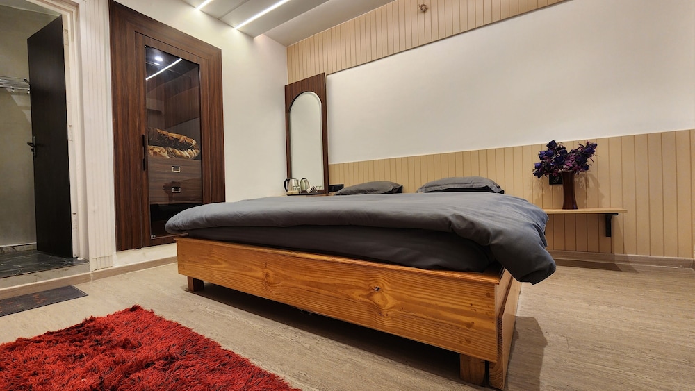 Deluxe Room - Photo 5