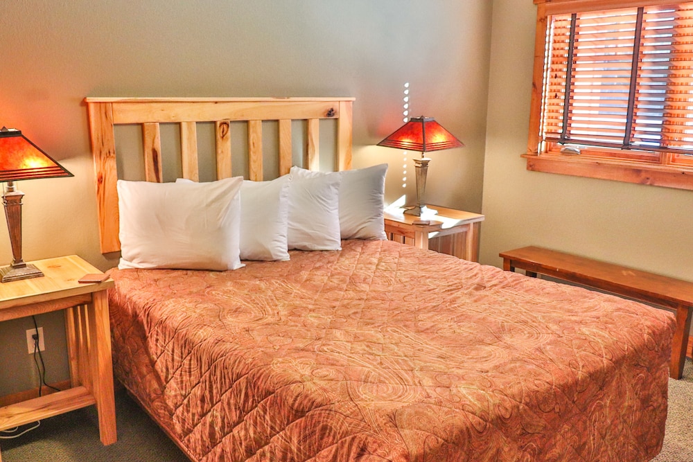 Cottage, 3 Bedrooms, Fireplace photo 2