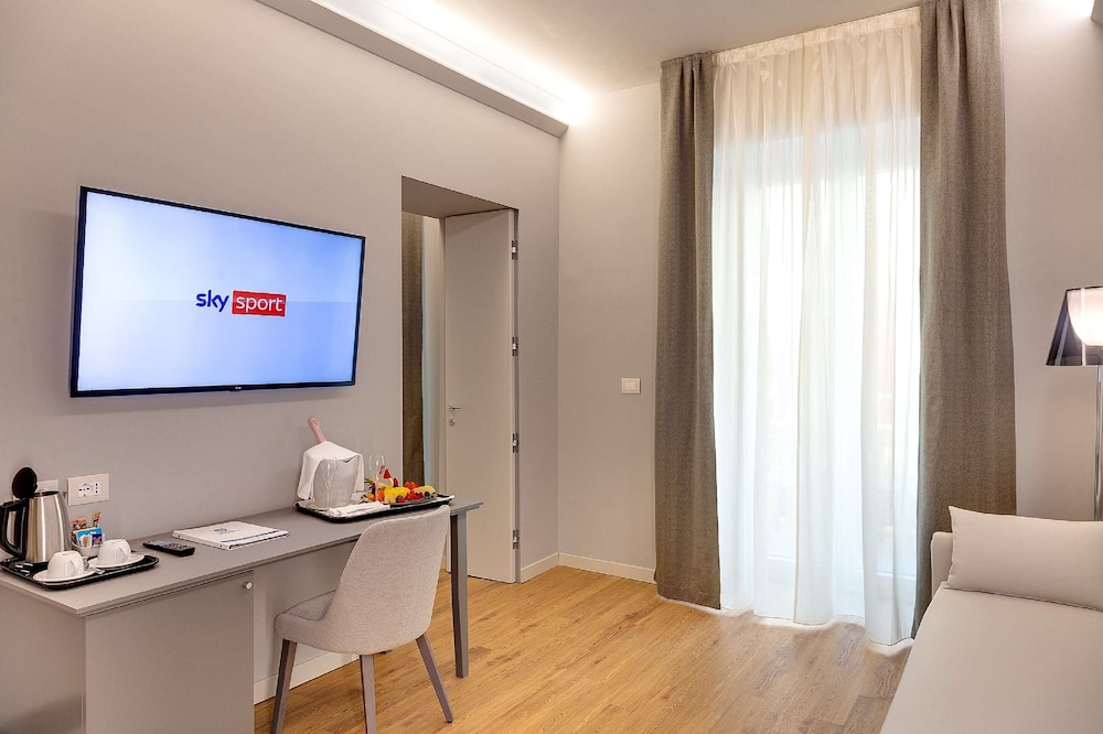 Suite, 1 King Bed, Non Smoking (Living Room;with Sofabed) - Photo 4