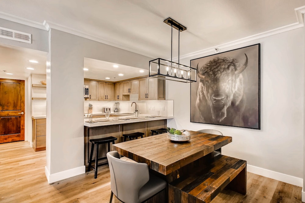 Condo, 2 Bedrooms