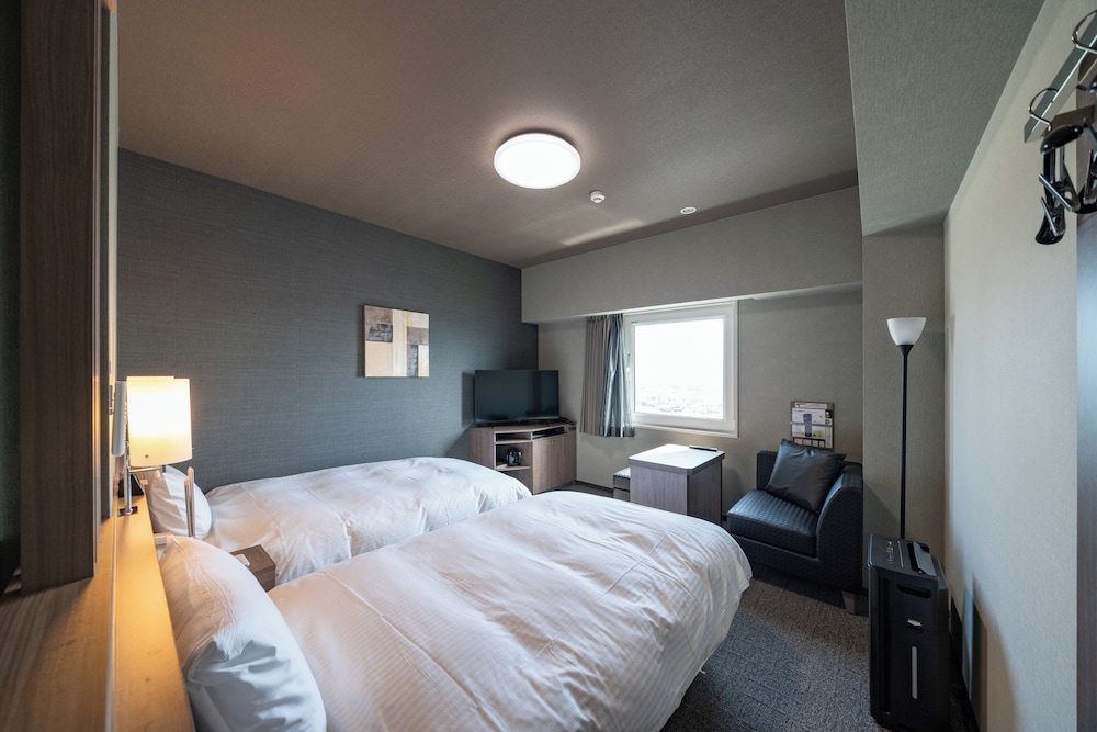 Twin room, Smoking