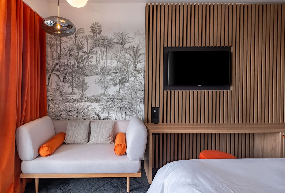 Deluxe Room, 1 King Bed - Photo 4