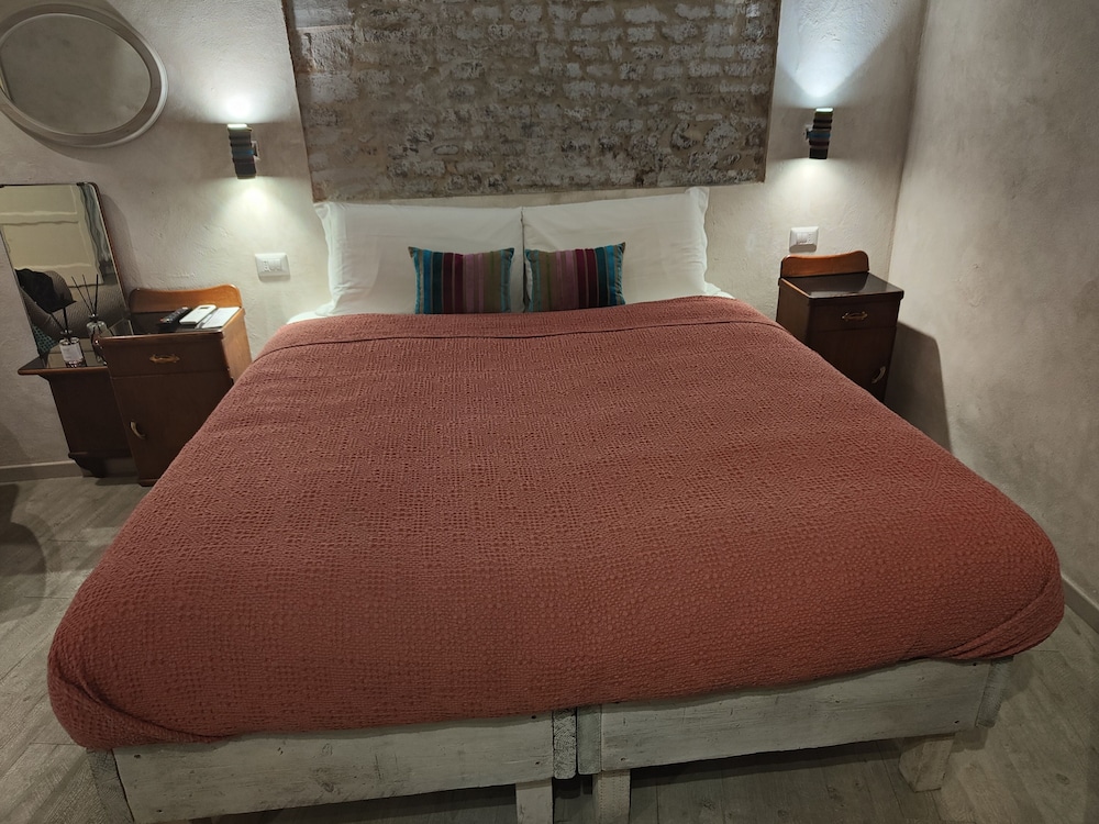 Deluxe Triple Room, 1 Bedroom (Pink Room) photo 3