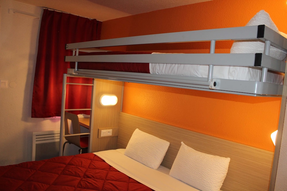 Standard Room, Multiple Beds (1 Double and 1 Single bed) - Photo 1