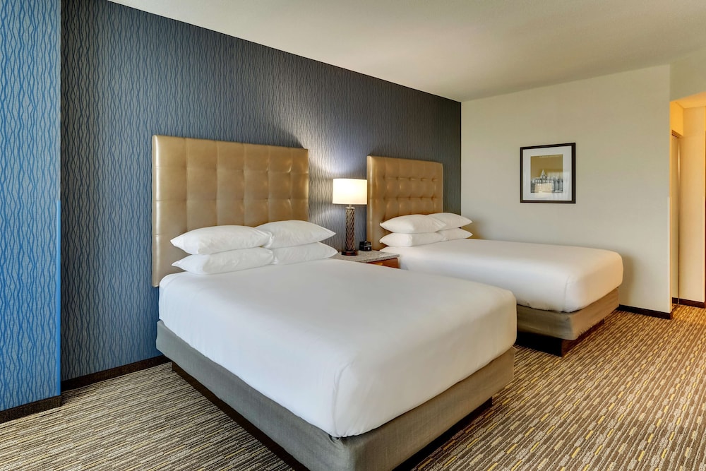 Deluxe Room, 2 Queen Beds, Refrigerator & Microwave (Oversized)