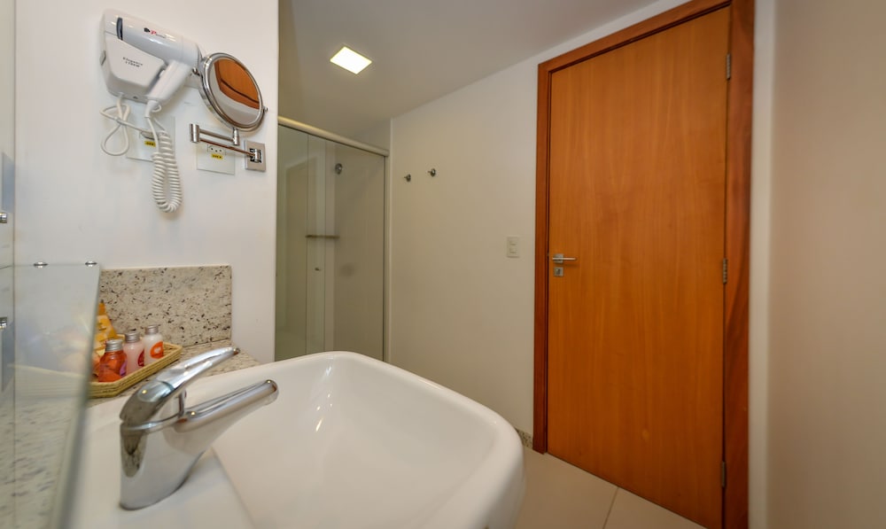 Luxury Suite, 1 King Bed, Non Smoking, Partial Ocean View - Photo 7