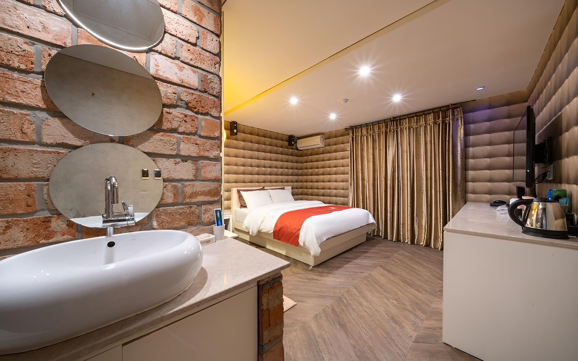 Room (Standard Room) - Photo 4