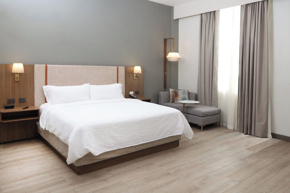 Premium Room, 1 King Bed, Accessible - Photo 1