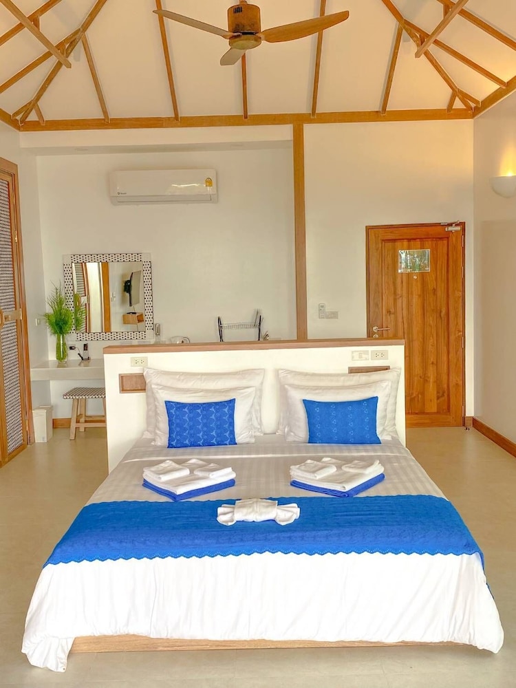 Villa by The Sea - Photo 8