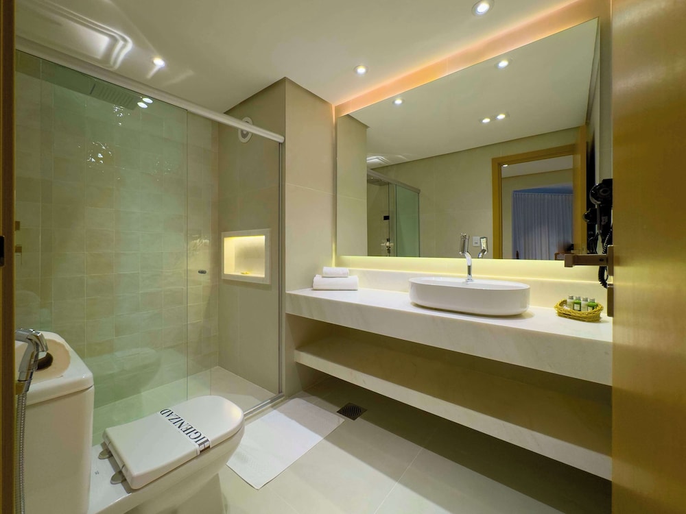 Suite, 1 King Bed, Non Smoking, Balcony thumbnail 6