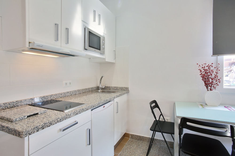 Apartment, Private Bathroom - Photo 7