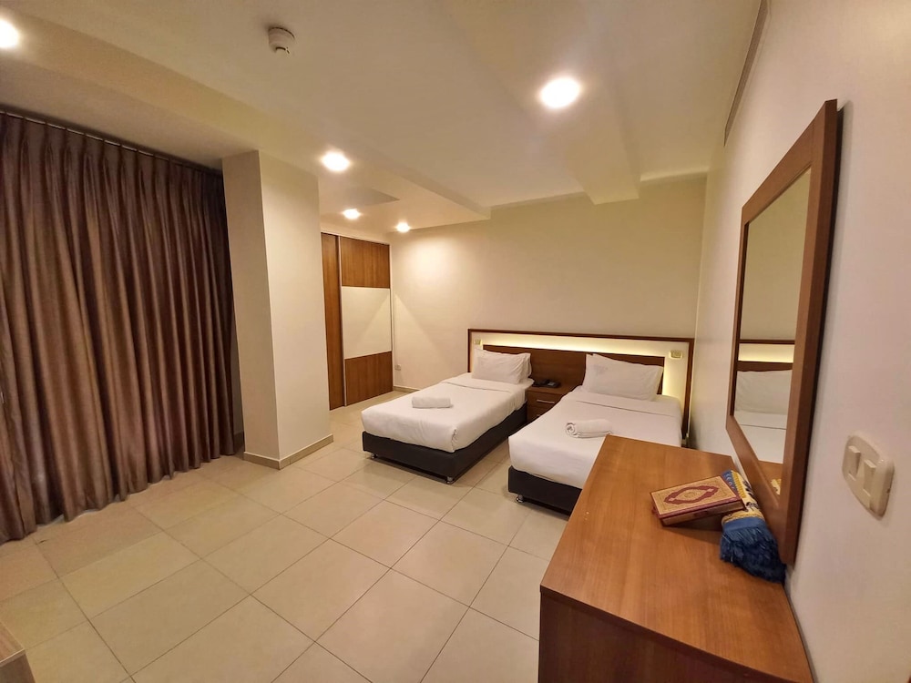 Luxury Apartment, 3 Bedrooms - Photo 8