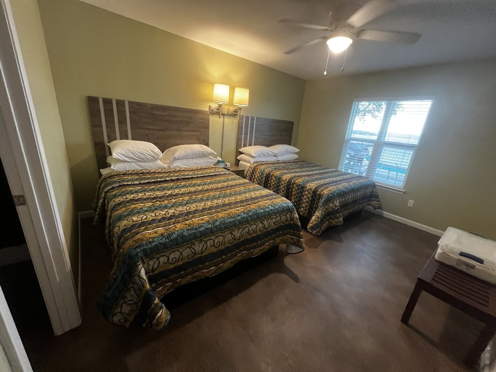 Deluxe Quadruple Room, Lake View
