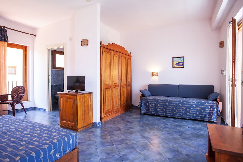 Standard Triple Room - Photo 3