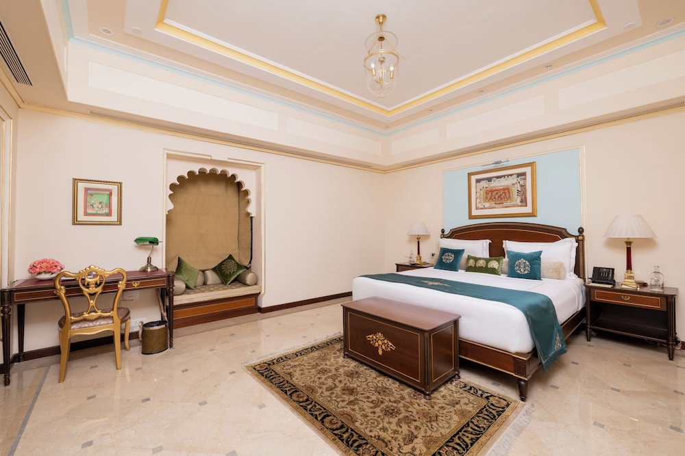 Luxury Suite, Courtyard View - Photo 3