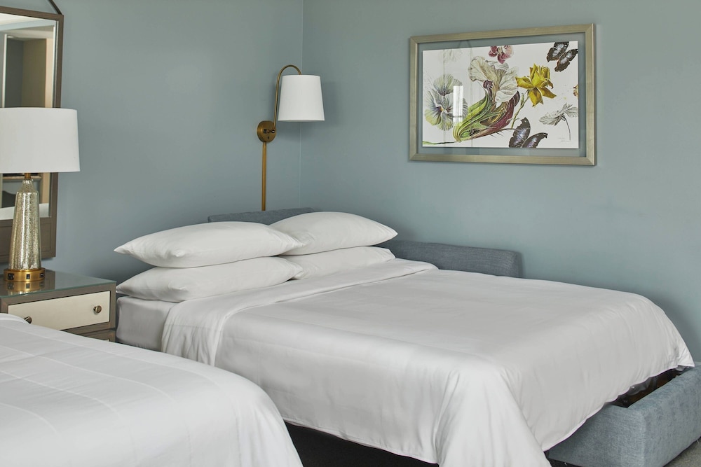Premium Room, 1 King Bed, Marina View - Photo 5